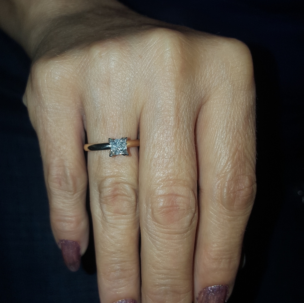 Anillo 14k diamante.  .75